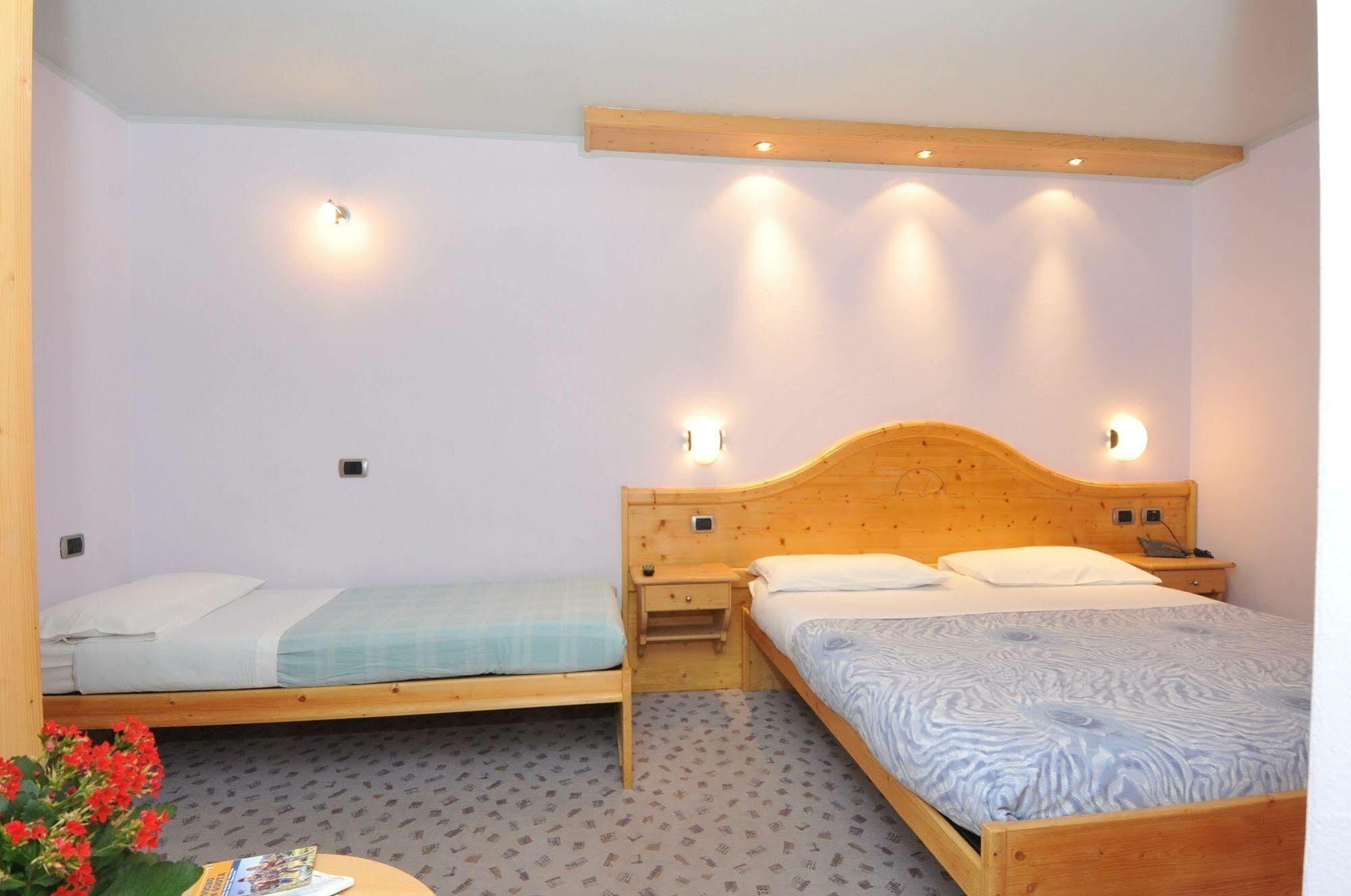 Hotel Valeria ลีวินโญ ภายนอก รูปภาพ